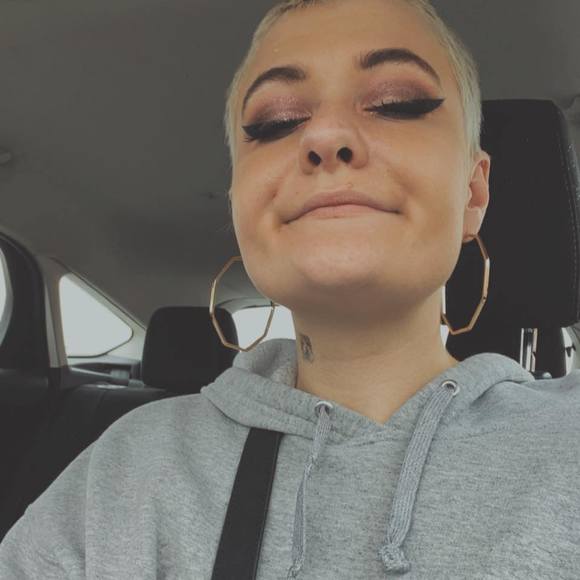 Meet your Posher, Alex - Picture 1 of 1